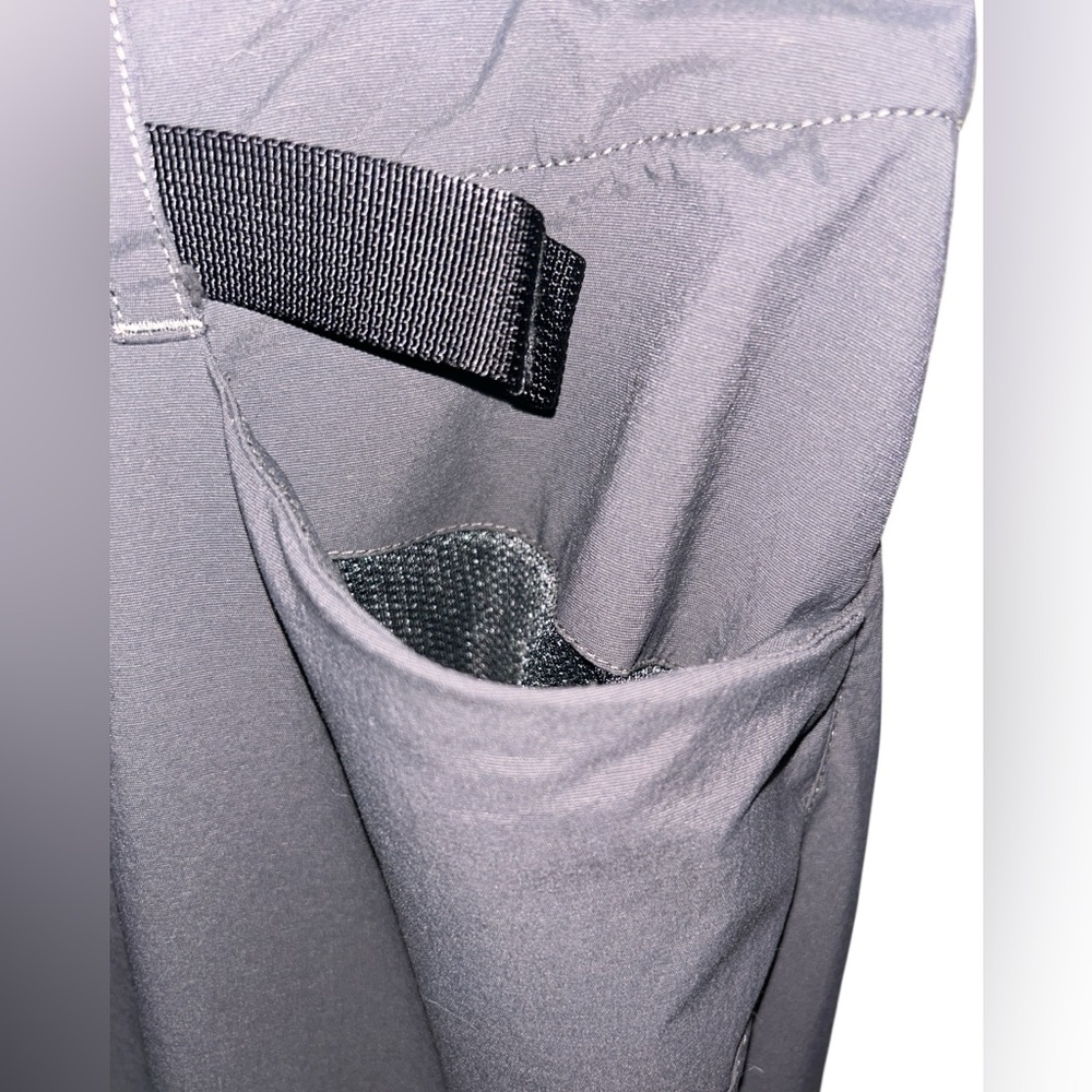 The North Face Convertible Pants Waist Sz 32 - Inseam approx. 32.5” NNC - Picture 6 of 8